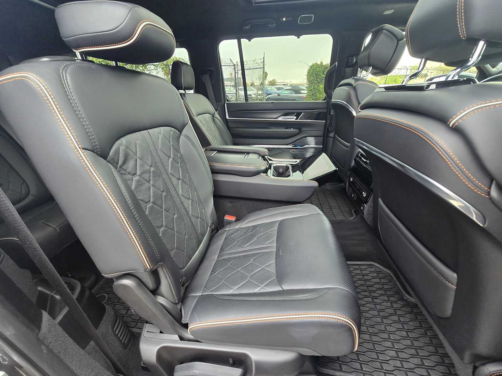 2024 Jeep Grand Wagoneer L Series III Obsidian