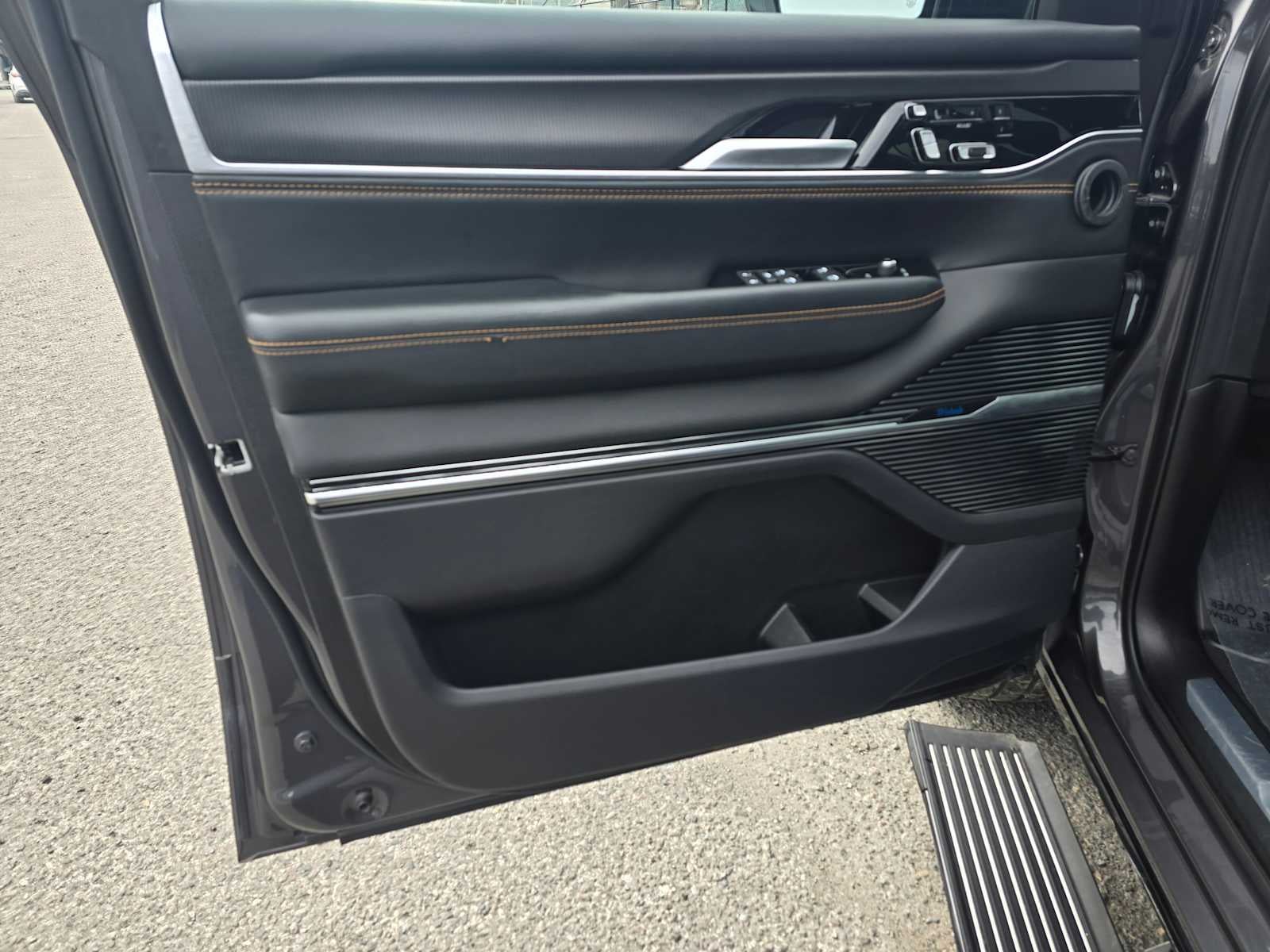 2024 Jeep Grand Wagoneer L Series III Obsidian