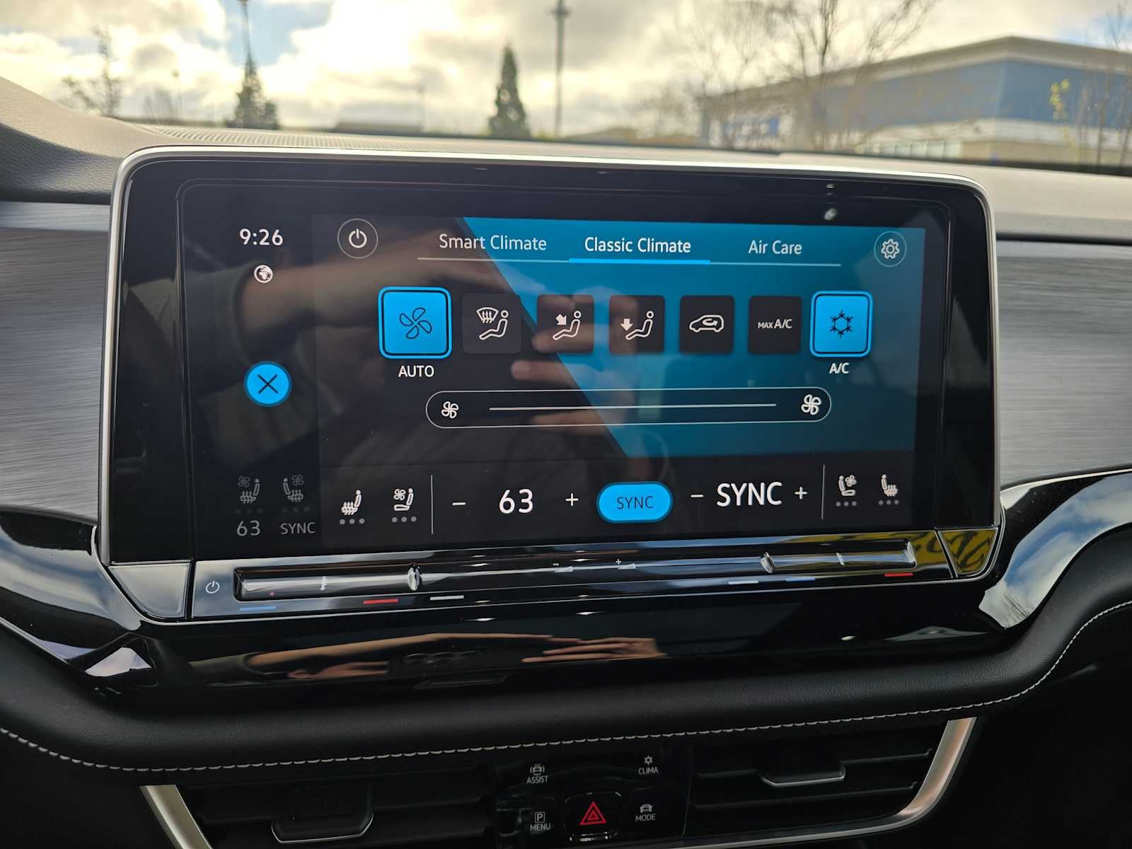 2024 Volkswagen Atlas Cross Sport 2.0T SE w/Technology