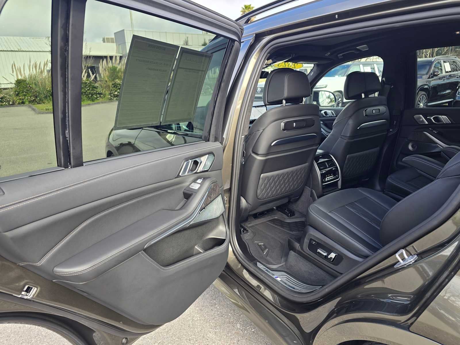 2025 BMW X7 M60i M60i