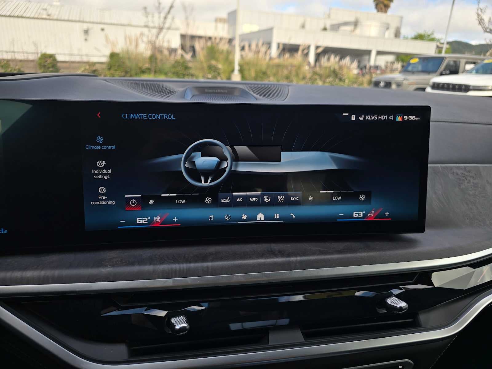 2025 BMW X7 M60i M60i