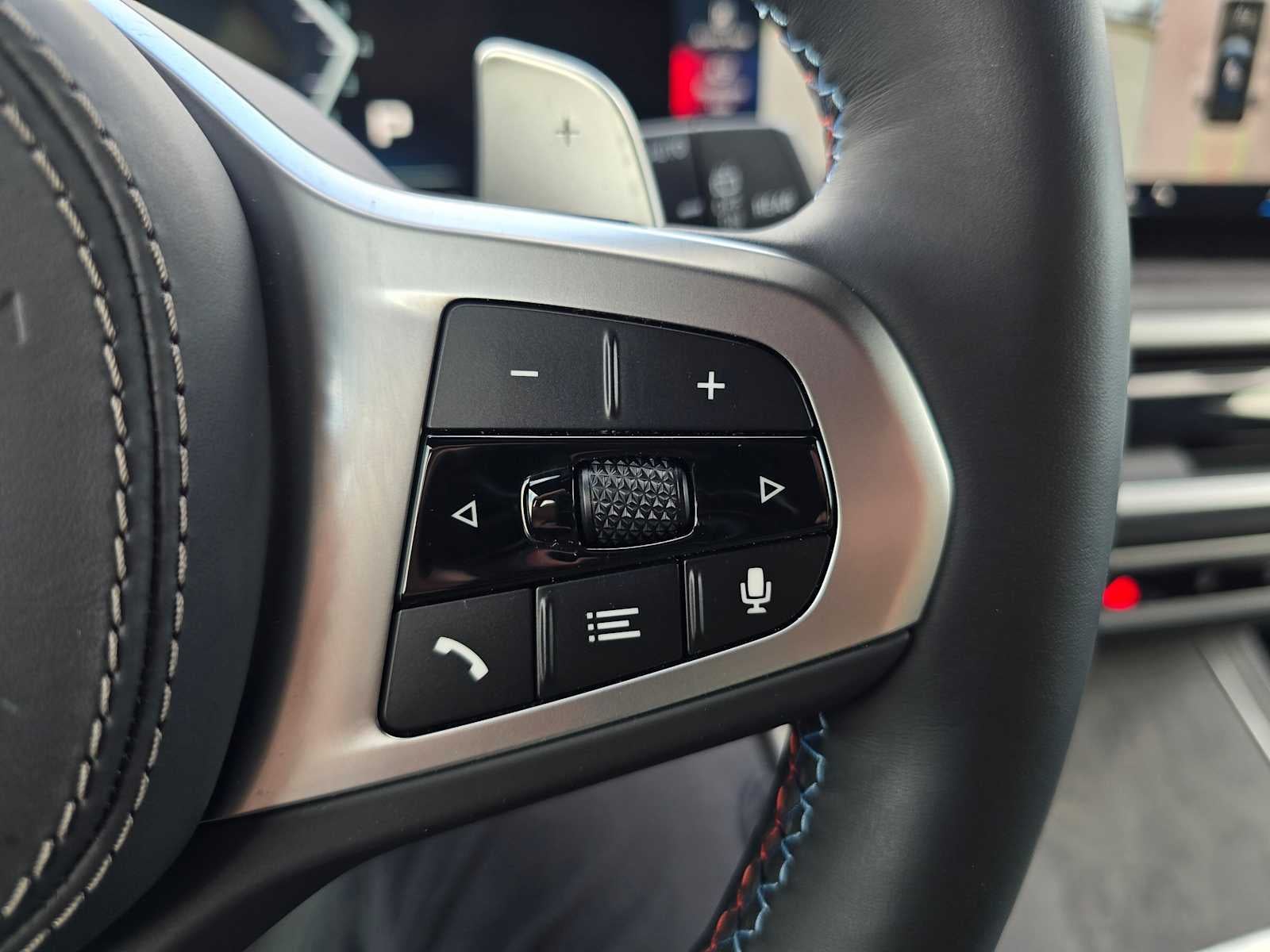 2025 BMW X7 M60i M60i