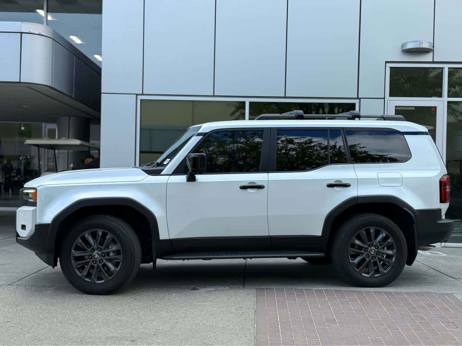 2025 Toyota Land Cruiser 4WD (Natl)
