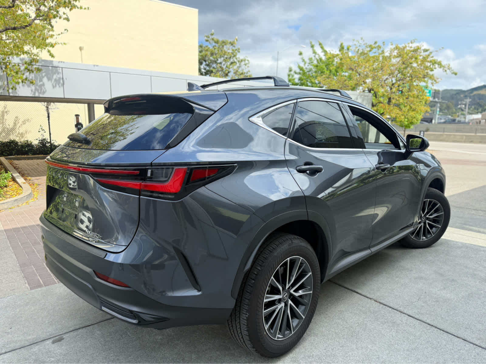 2025 Lexus NX 350h Premium