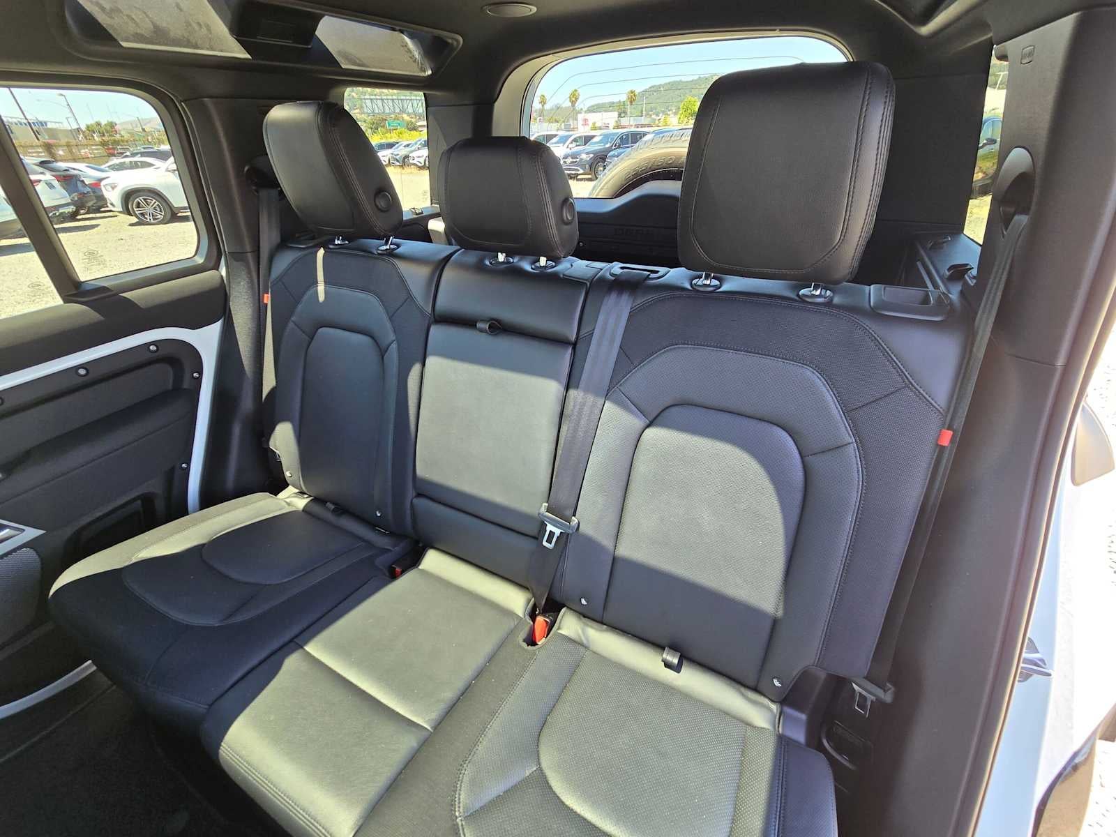 2023 Land Rover Defender X-Dynamic SE
