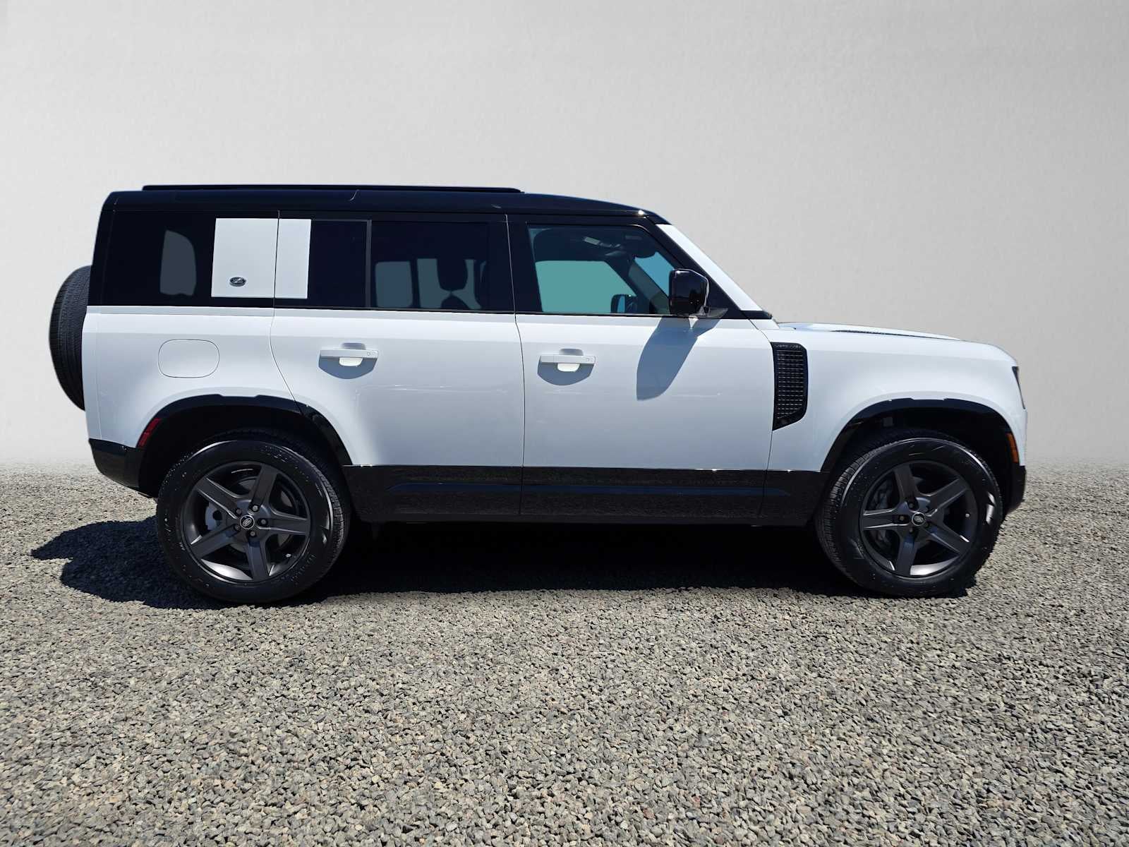 2023 Land Rover Defender X-Dynamic SE