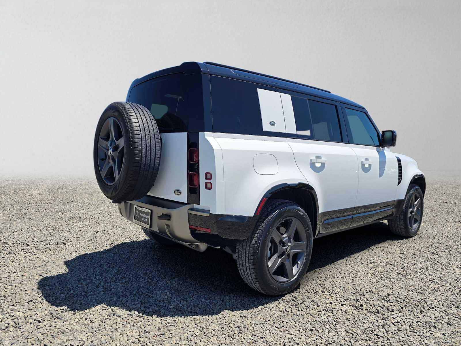 2023 Land Rover Defender X-Dynamic SE