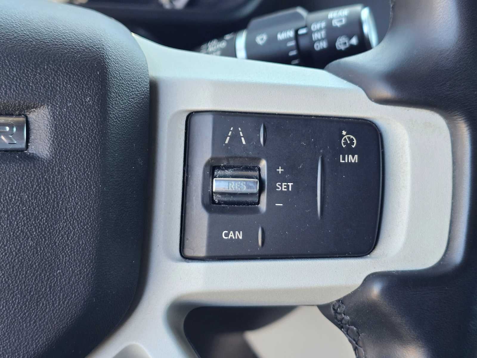 2023 Land Rover Defender X-Dynamic SE