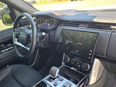 2022 Land Rover New Range Rover SE