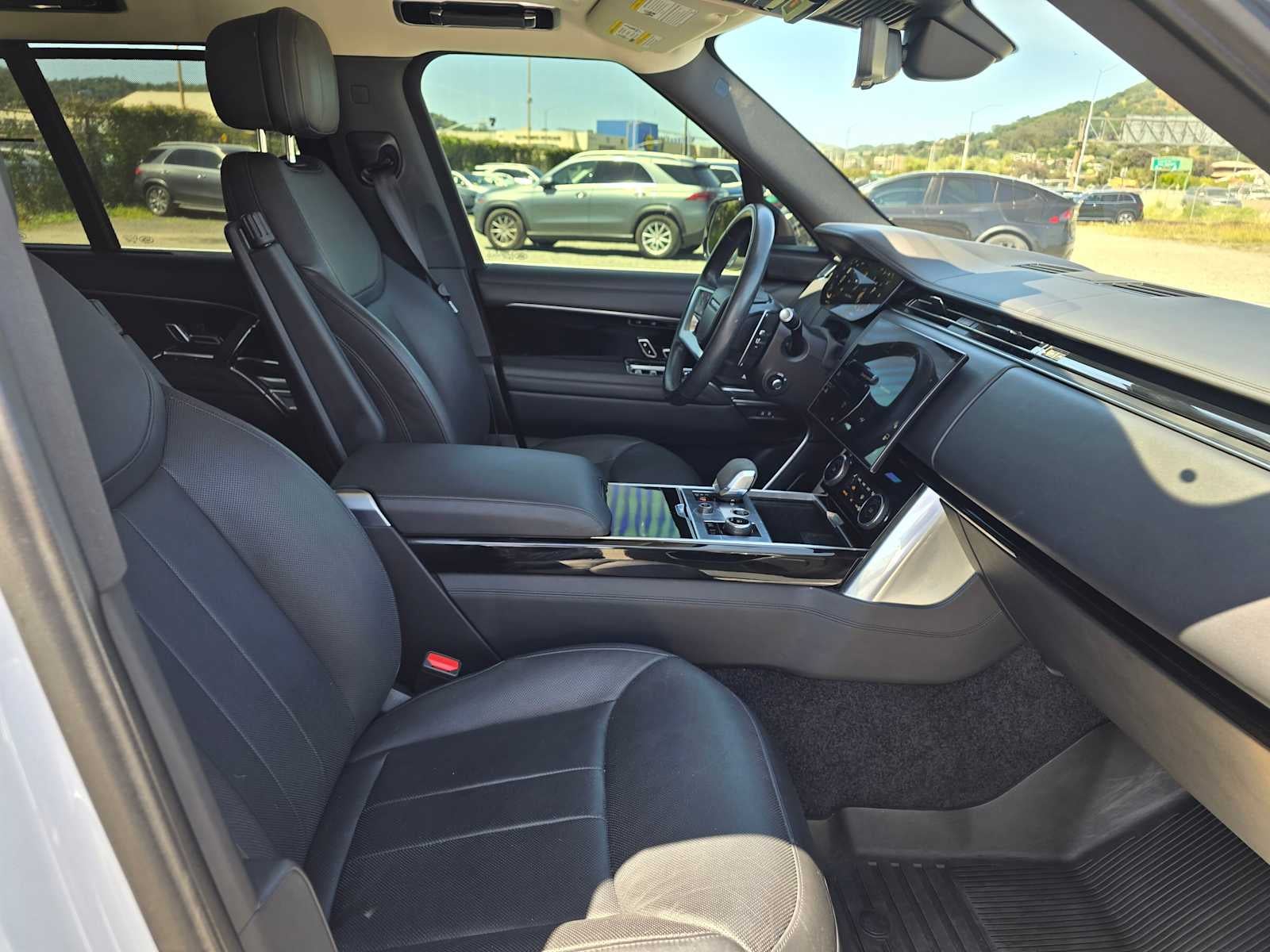 2022 Land Rover New Range Rover SE