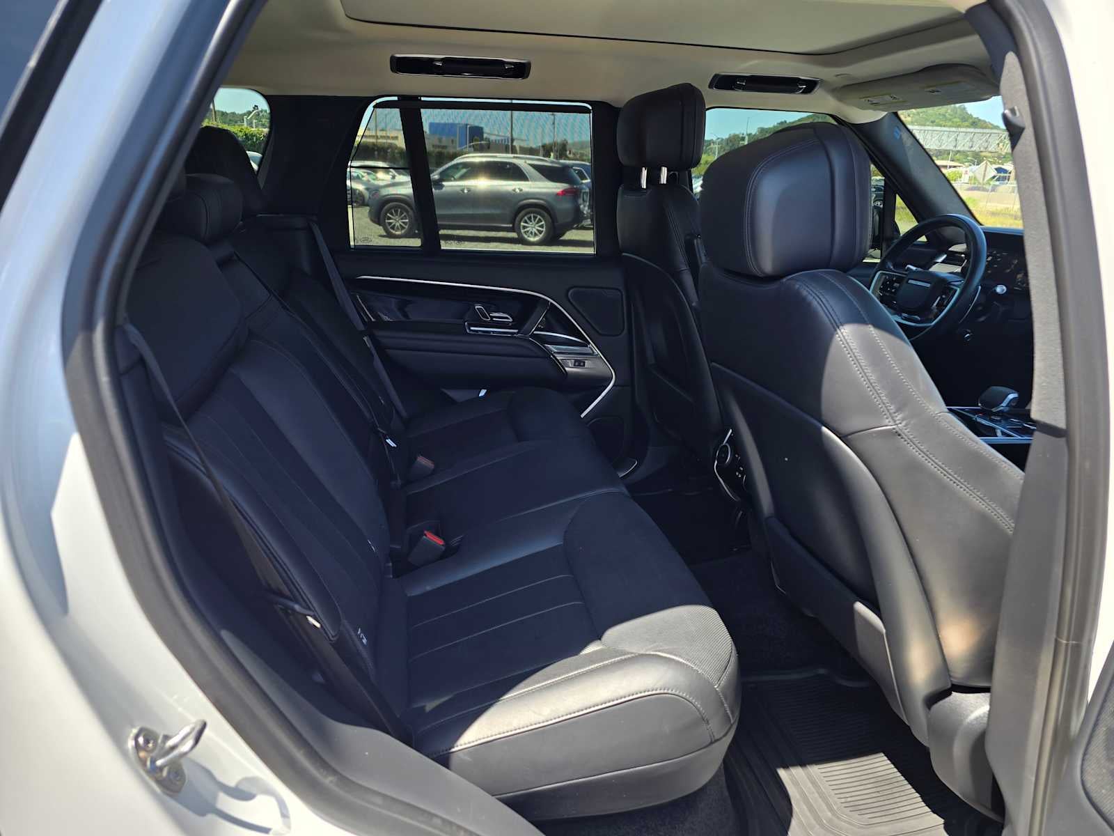 2022 Land Rover New Range Rover SE