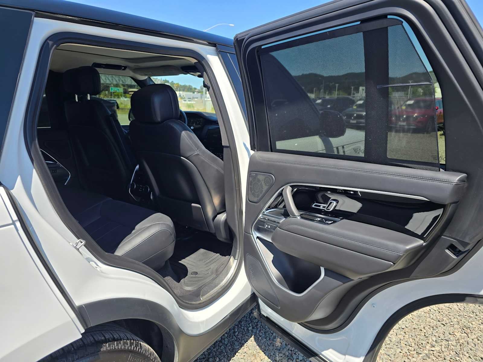 2022 Land Rover New Range Rover SE