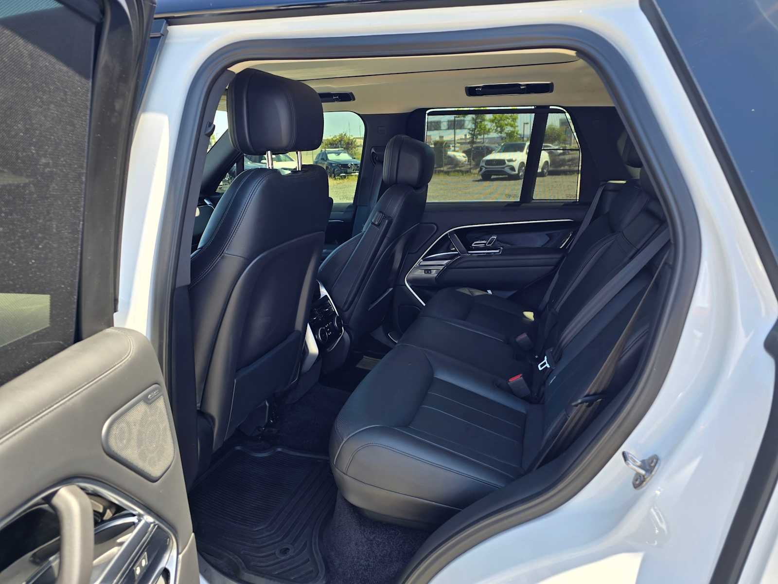 2022 Land Rover New Range Rover SE