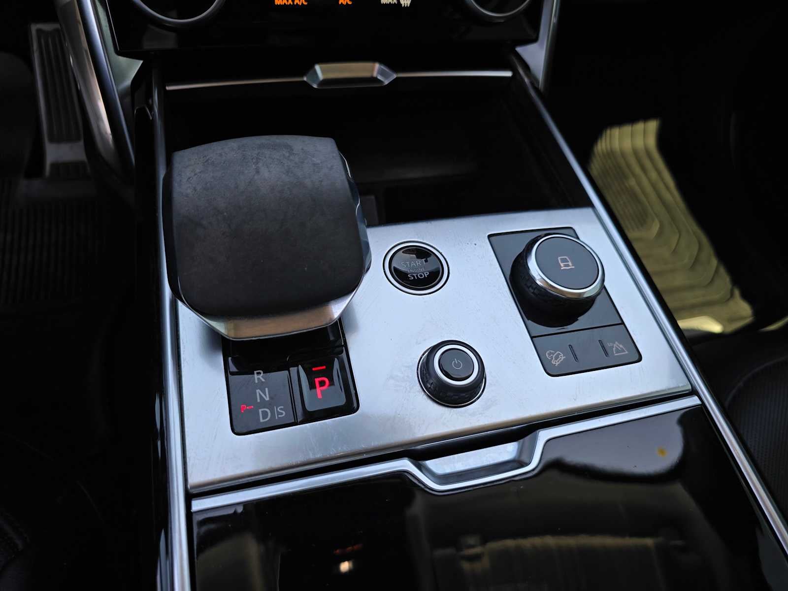 2022 Land Rover New Range Rover SE