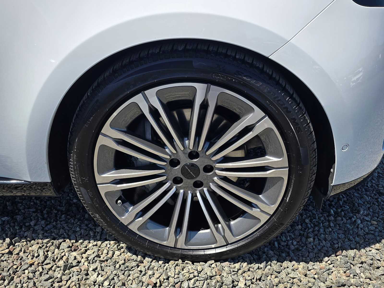 2022 Land Rover New Range Rover SE