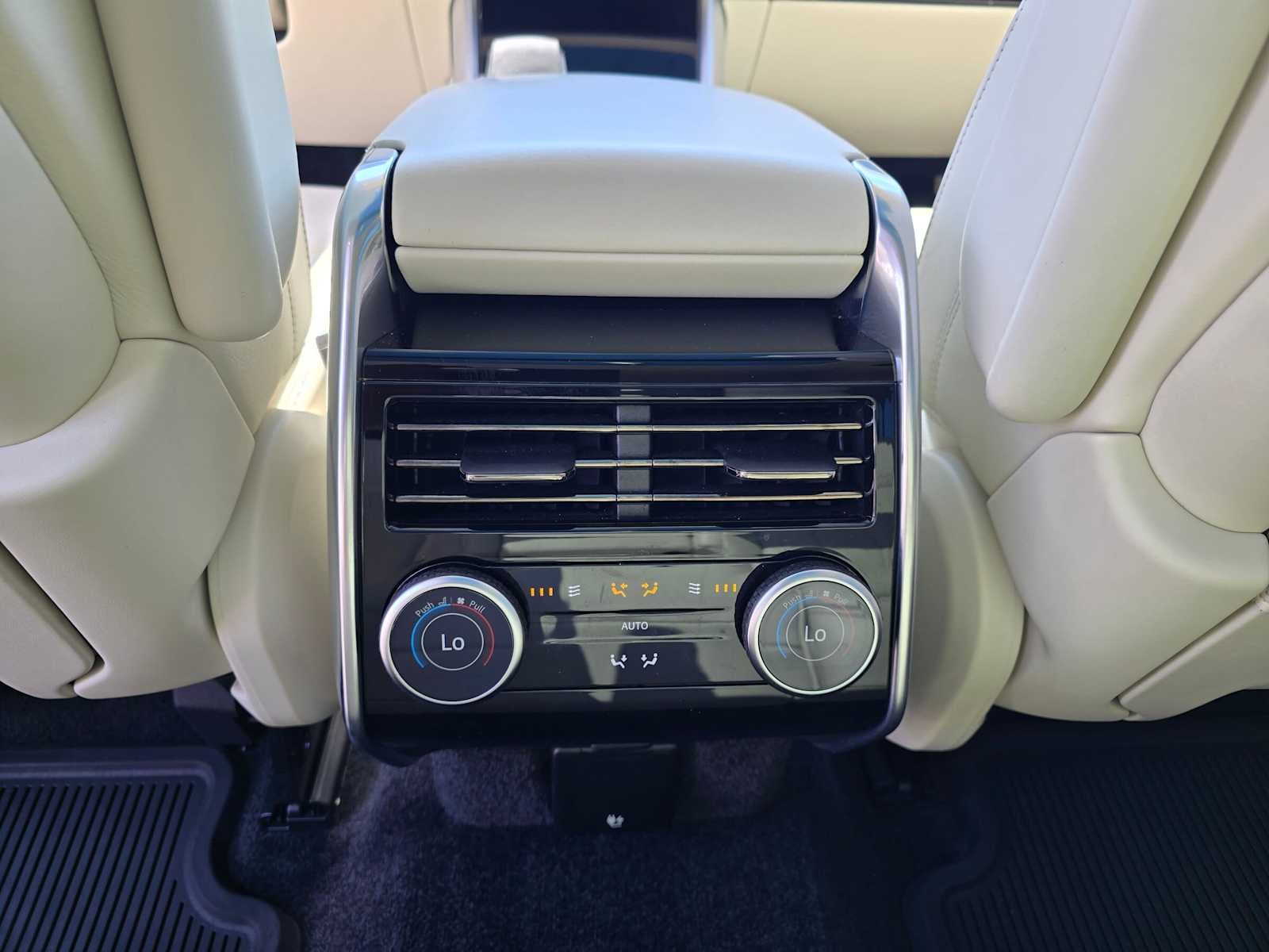 2024 Land Rover Range Rover SE