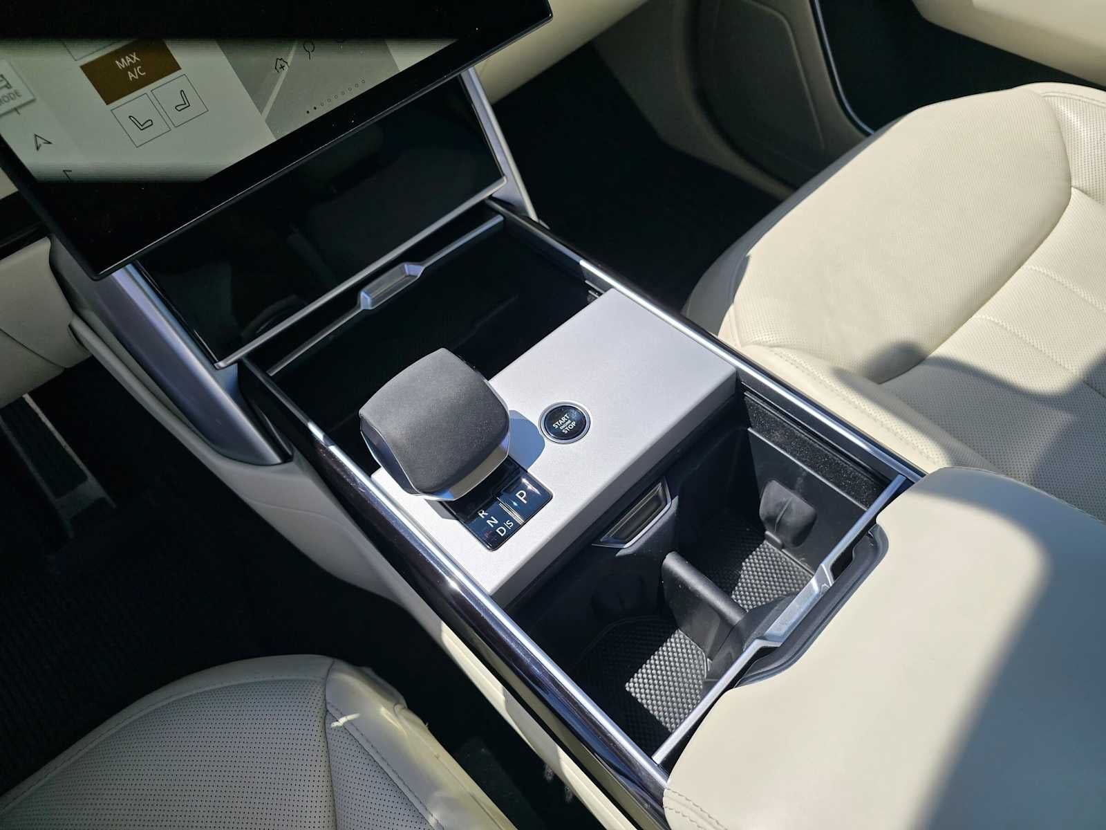 2024 Land Rover Range Rover SE