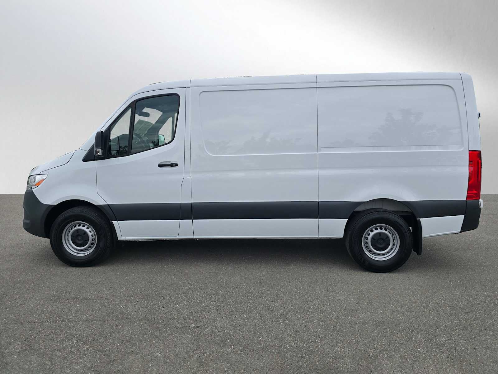 2025 Mercedes-Benz Sprinter Cargo Van 2500 Standard Roof I4 Diesel 144 RWD