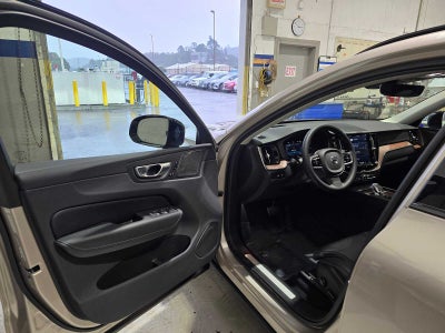 2023 Volvo XC60 Recharge Plug-In Hybrid Ultimate Dark Theme