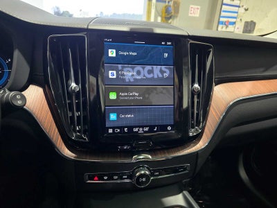 2023 Volvo XC60 Recharge Plug-In Hybrid Ultimate Dark Theme