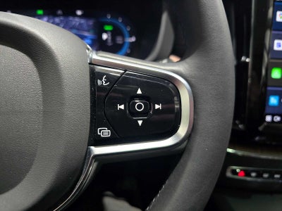 2023 Volvo XC60 Recharge Plug-In Hybrid Ultimate Dark Theme