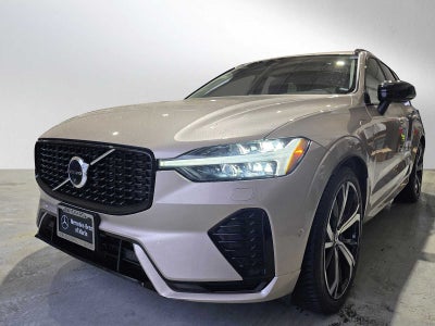 2023 Volvo XC60 Recharge Plug-In Hybrid Ultimate Dark Theme