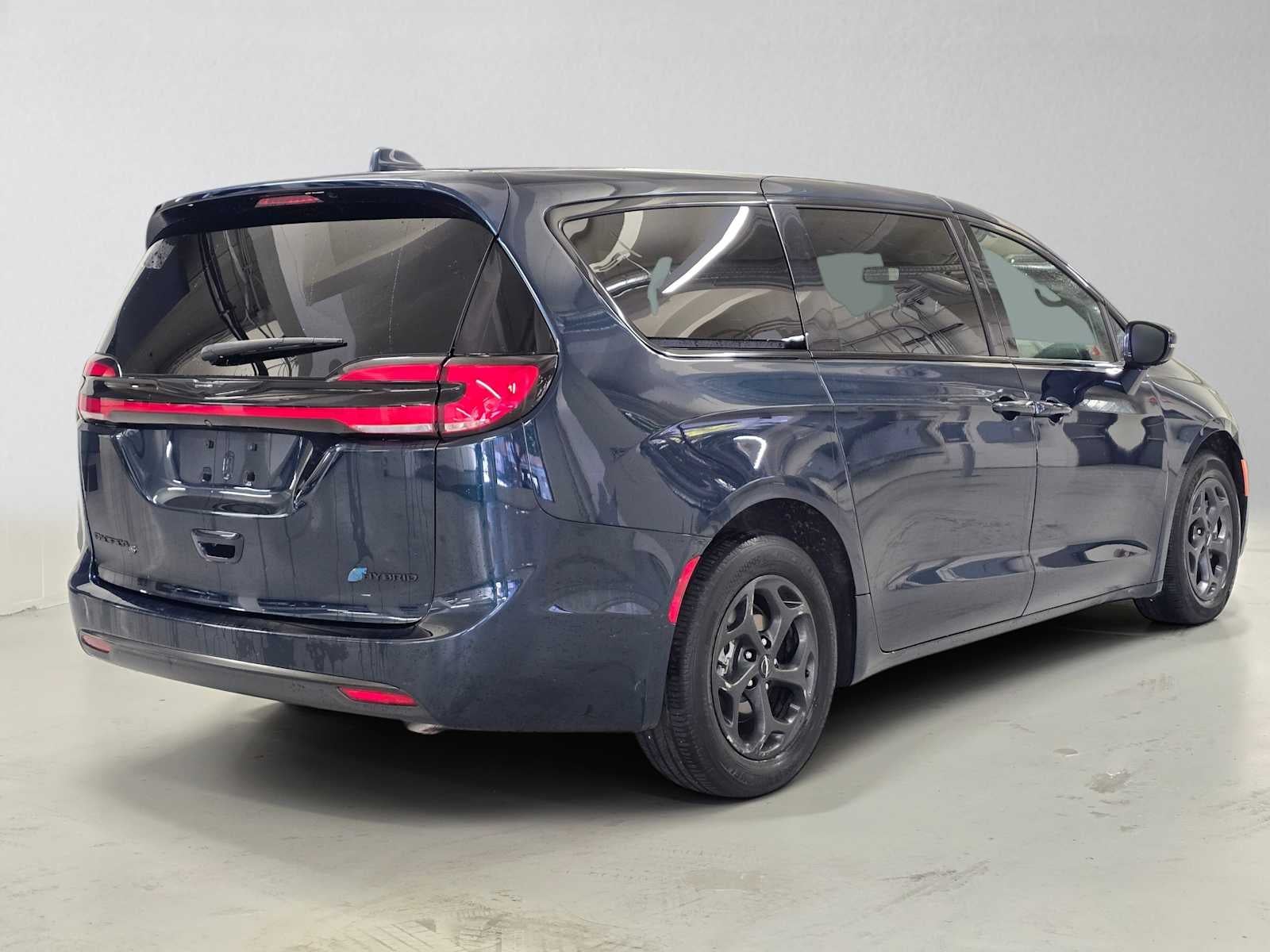 2022 Chrysler Pacifica Hybrid Touring L