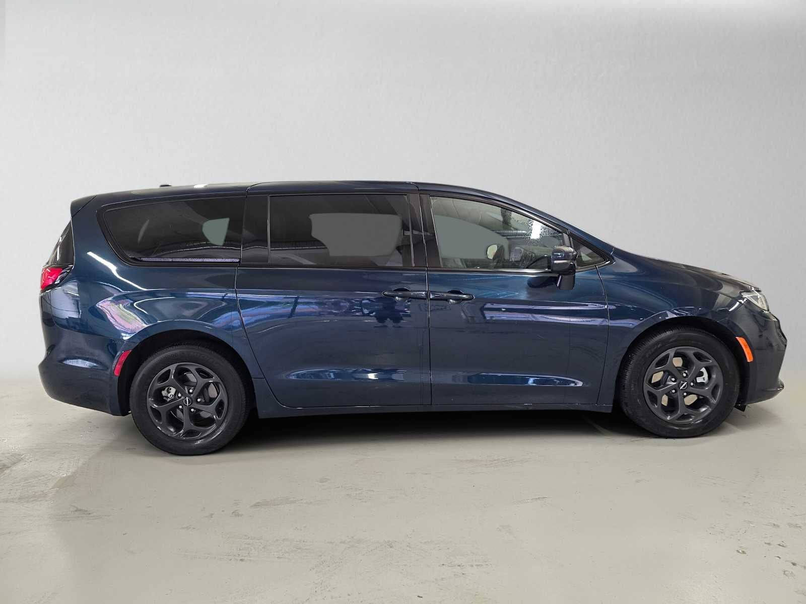 2022 Chrysler Pacifica Hybrid Touring L