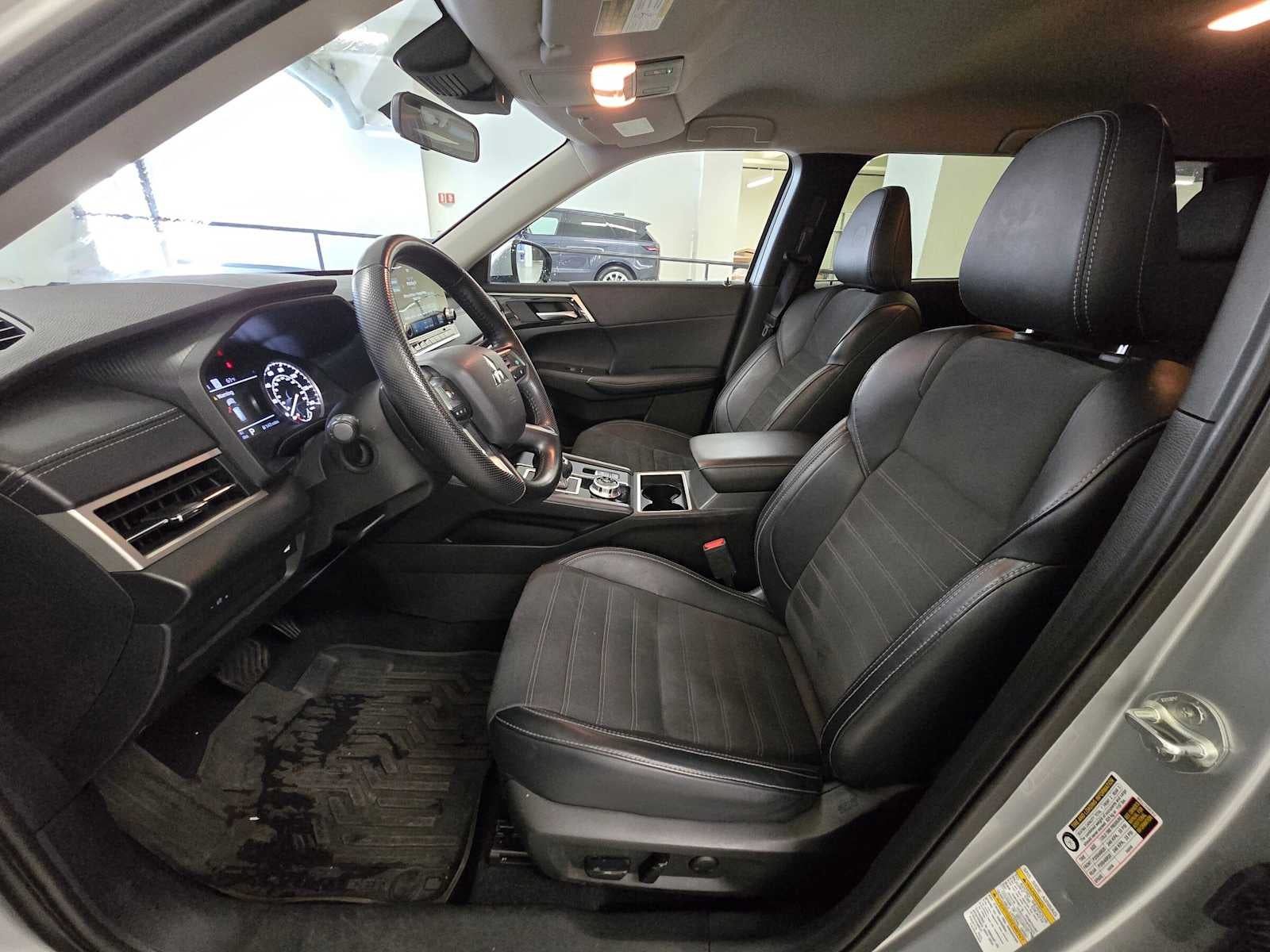 2024 Mitsubishi Outlander SE