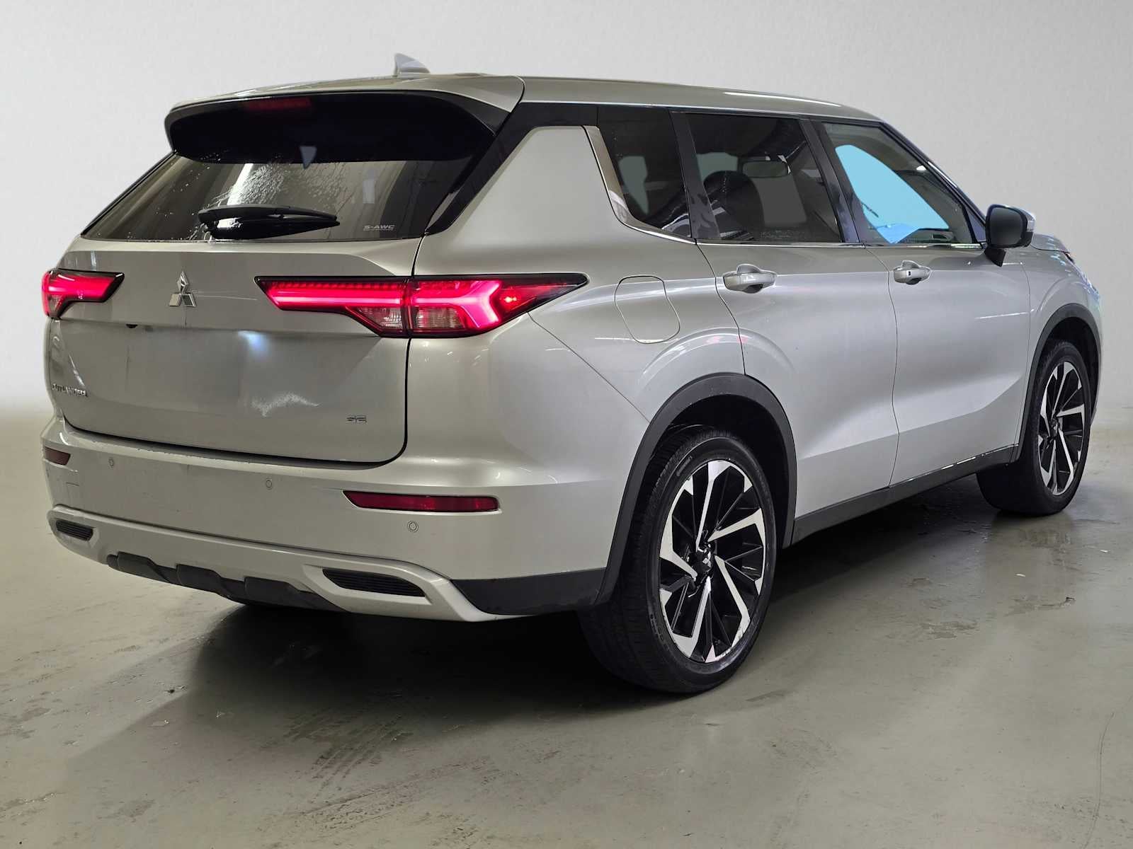 2024 Mitsubishi Outlander SE