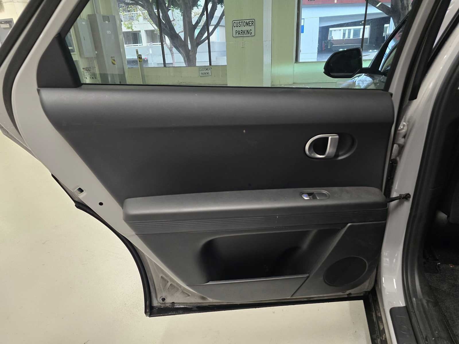 2024 Hyundai IONIQ 5 SE Standard Range