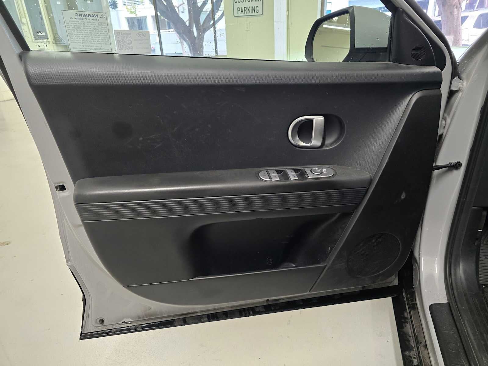 2024 Hyundai IONIQ 5 SE Standard Range