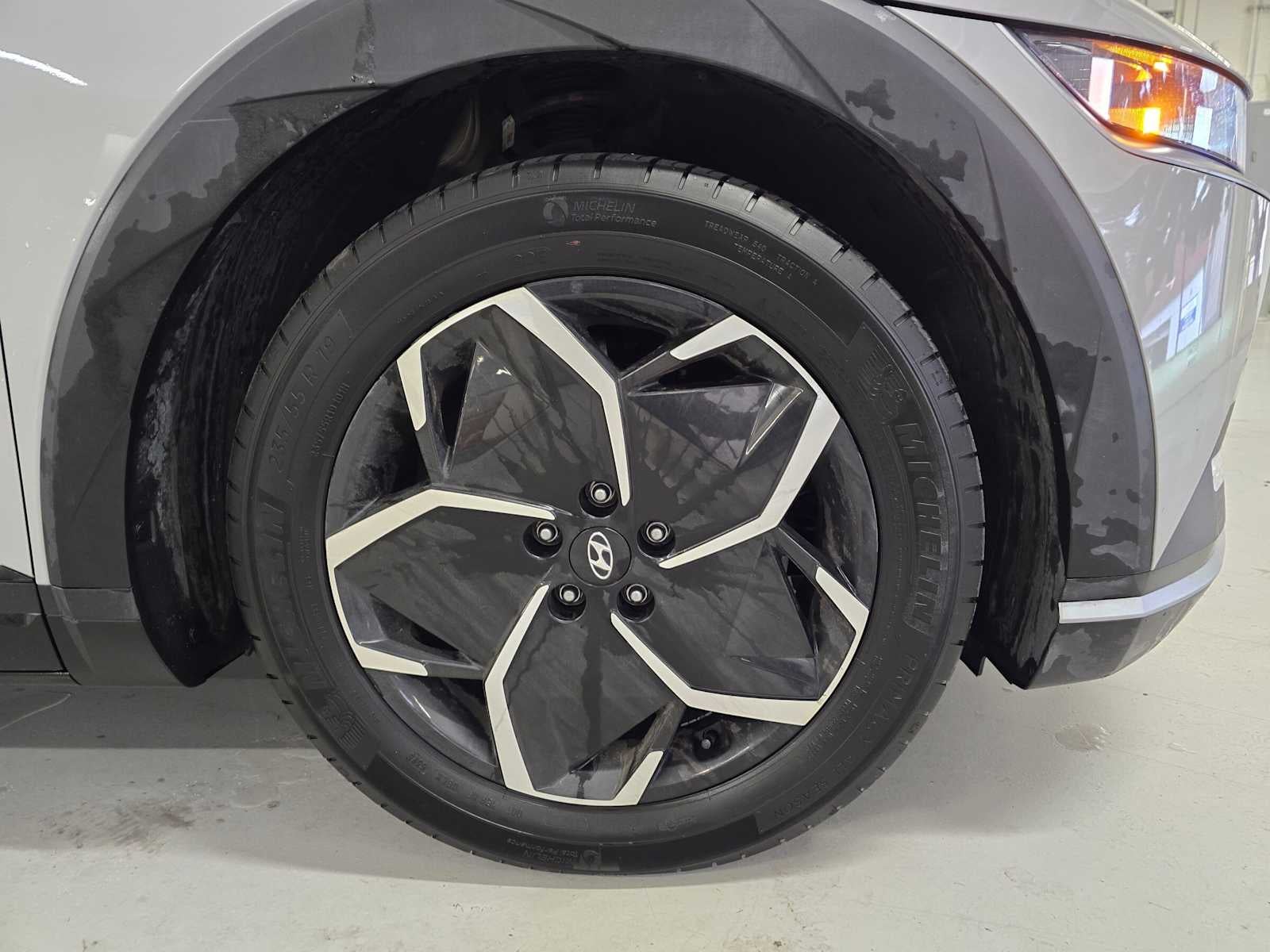 2024 Hyundai IONIQ 5 SE Standard Range