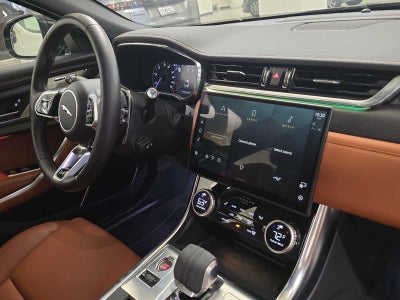 2023 Jaguar XF R-Dynamic SE