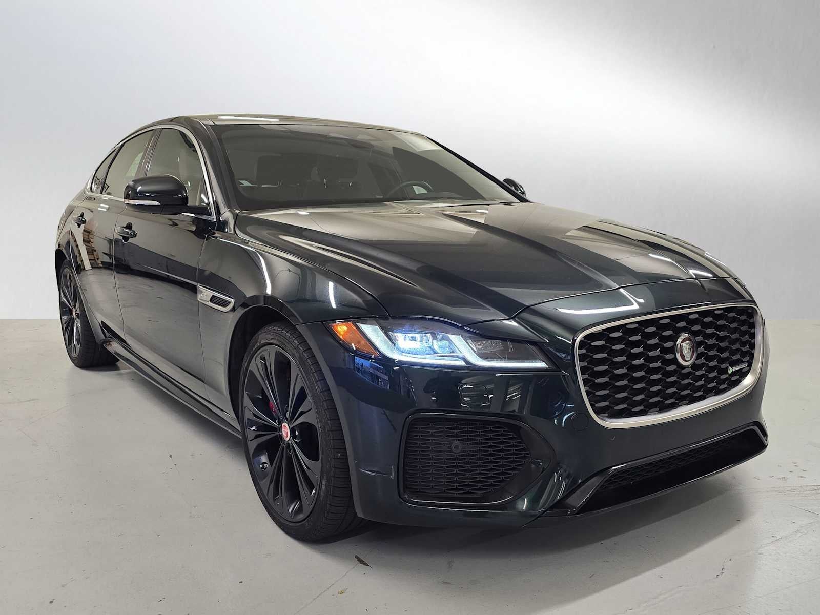 2023 Jaguar XF R-Dynamic SE