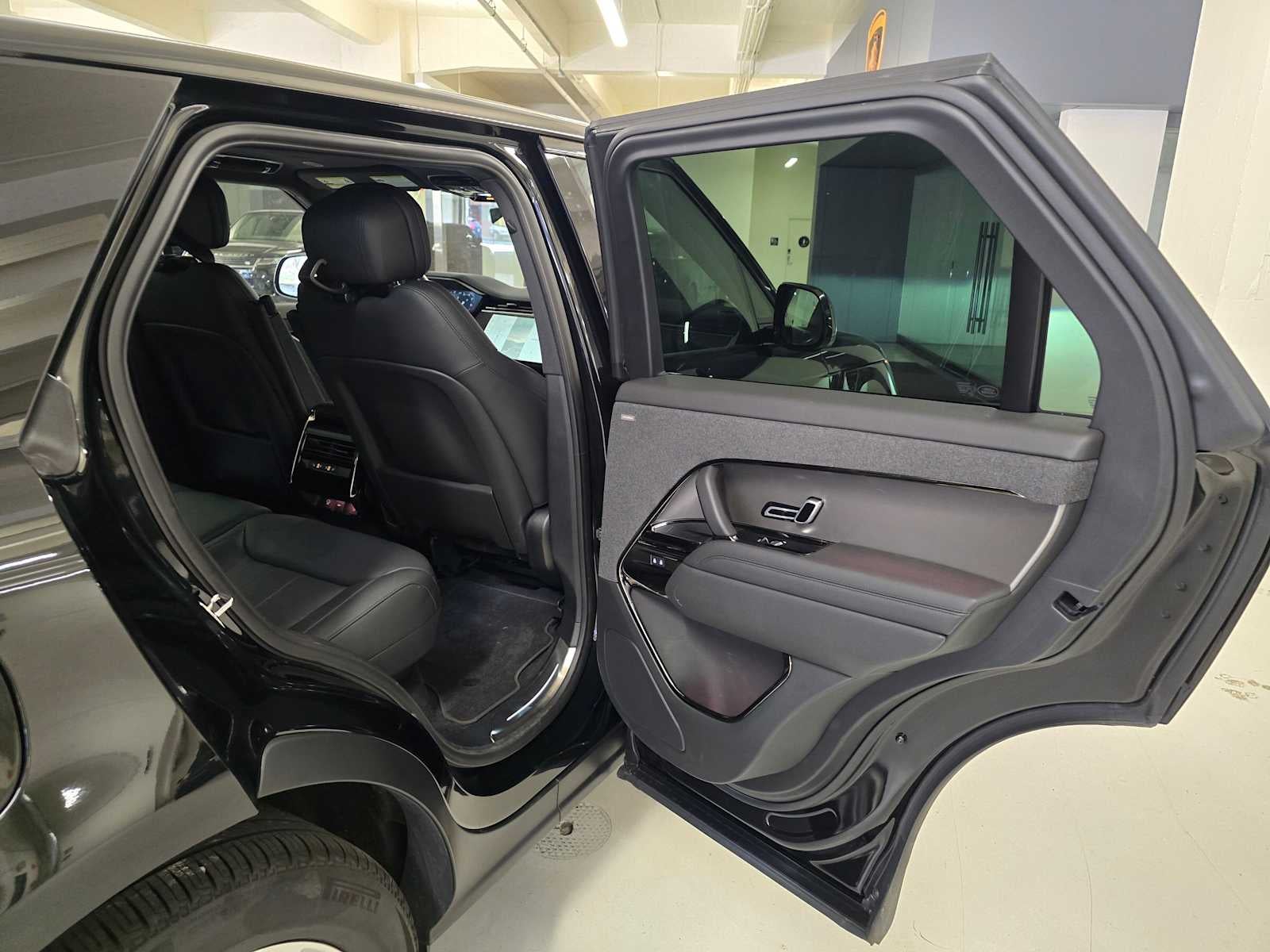 2025 Land Rover Range Rover Sport SE
