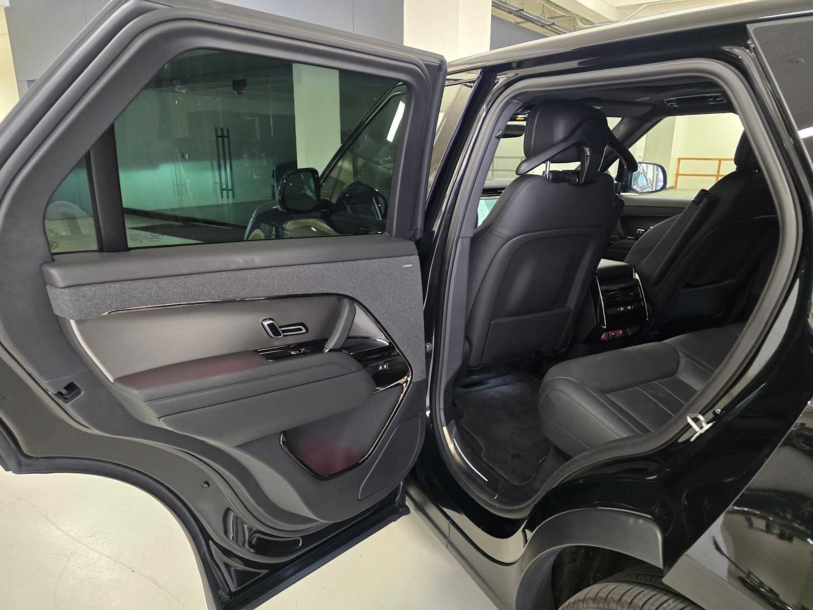 2025 Land Rover Range Rover Sport SE