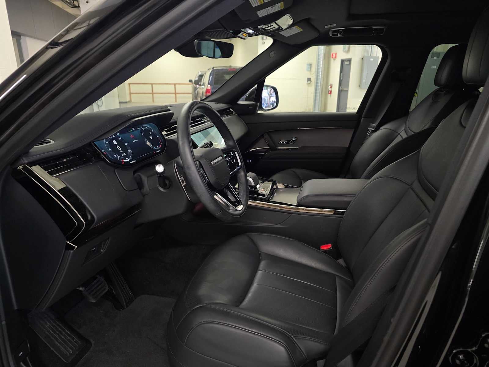 2025 Land Rover Range Rover Sport SE