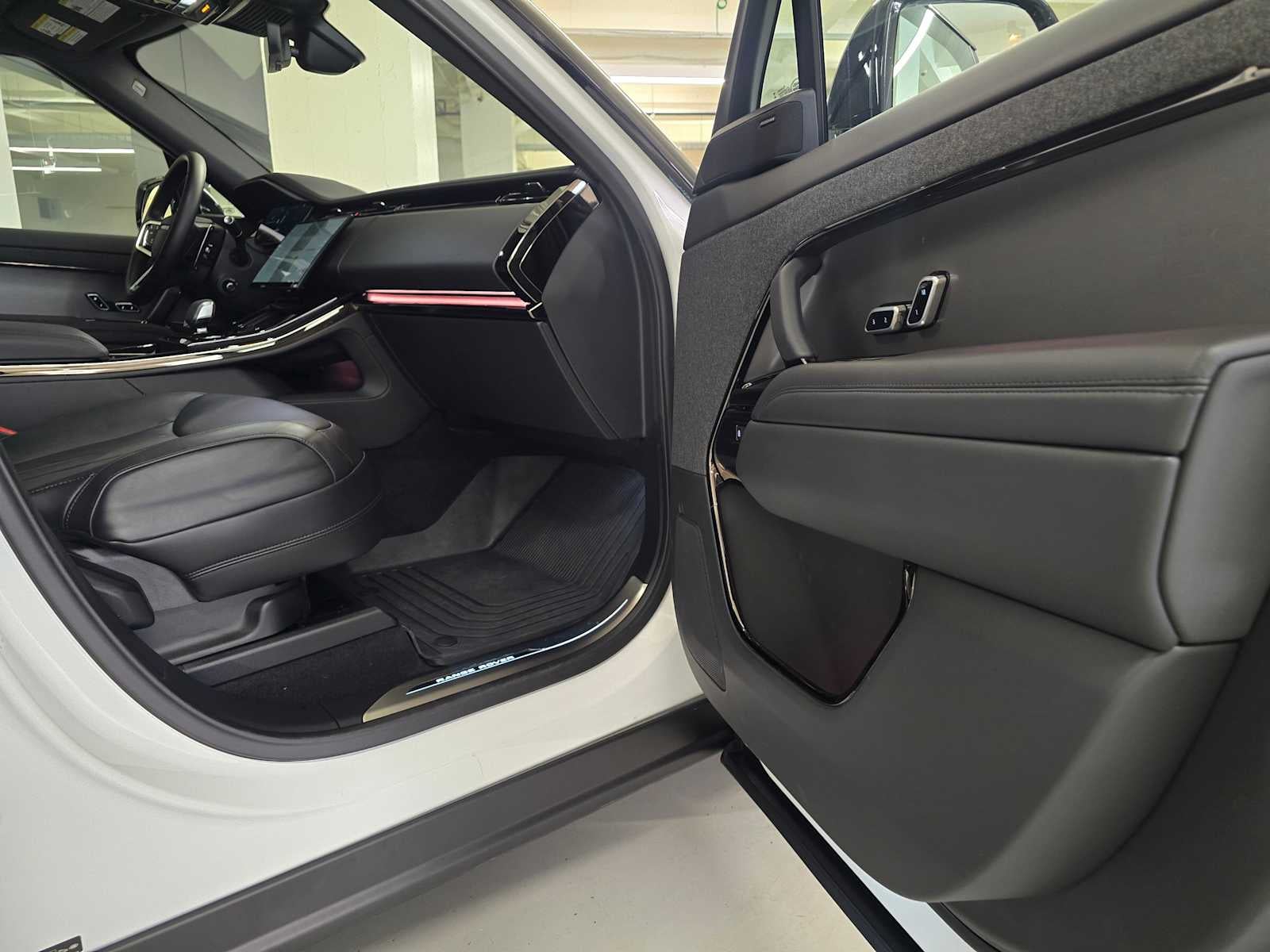2025 Land Rover Range Rover Sport SE