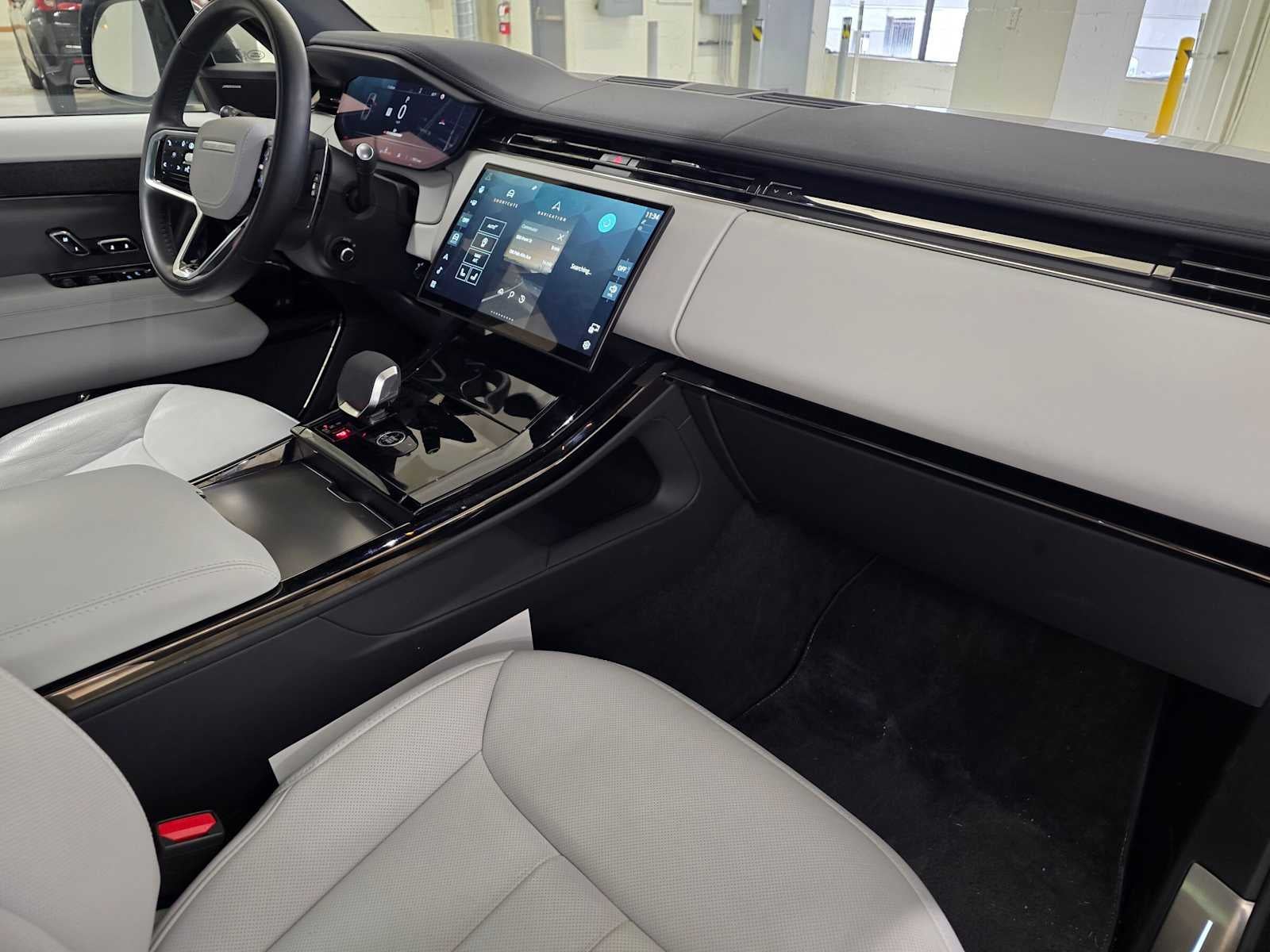 2025 Land Rover Range Rover Sport SE