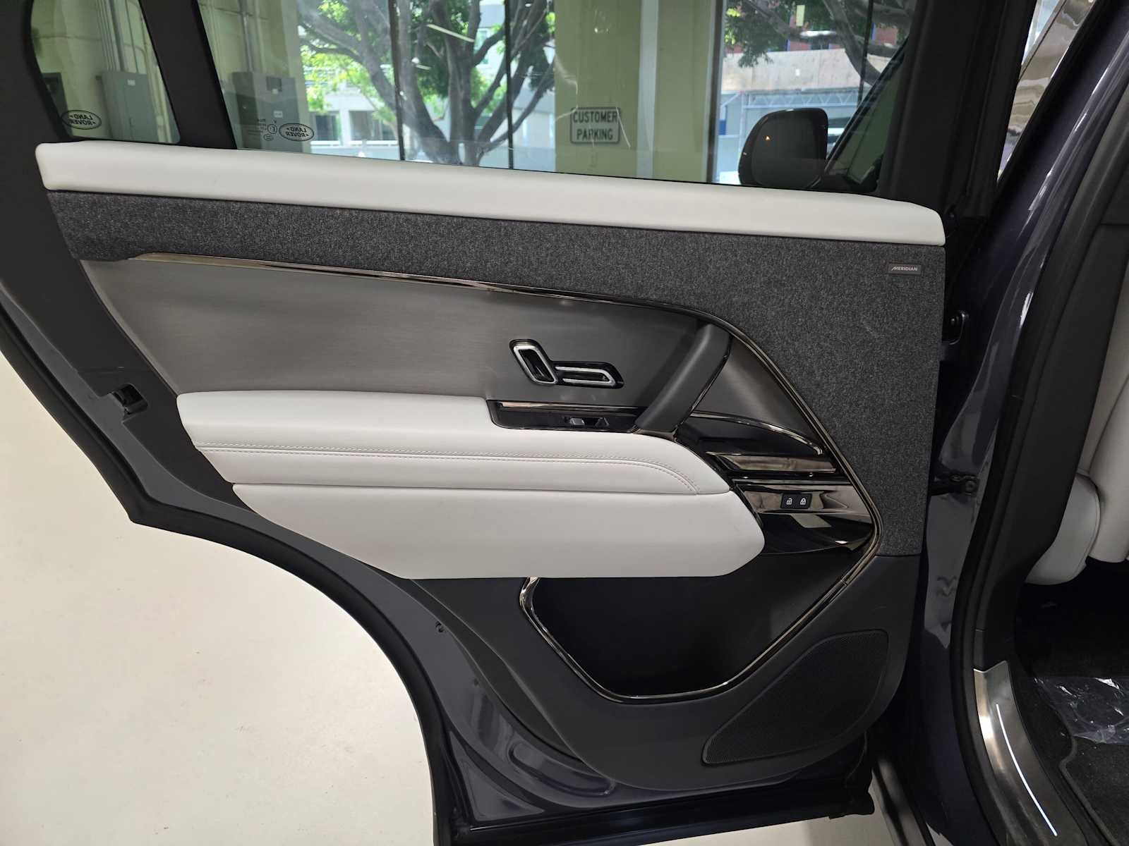 2025 Land Rover Range Rover Sport SE