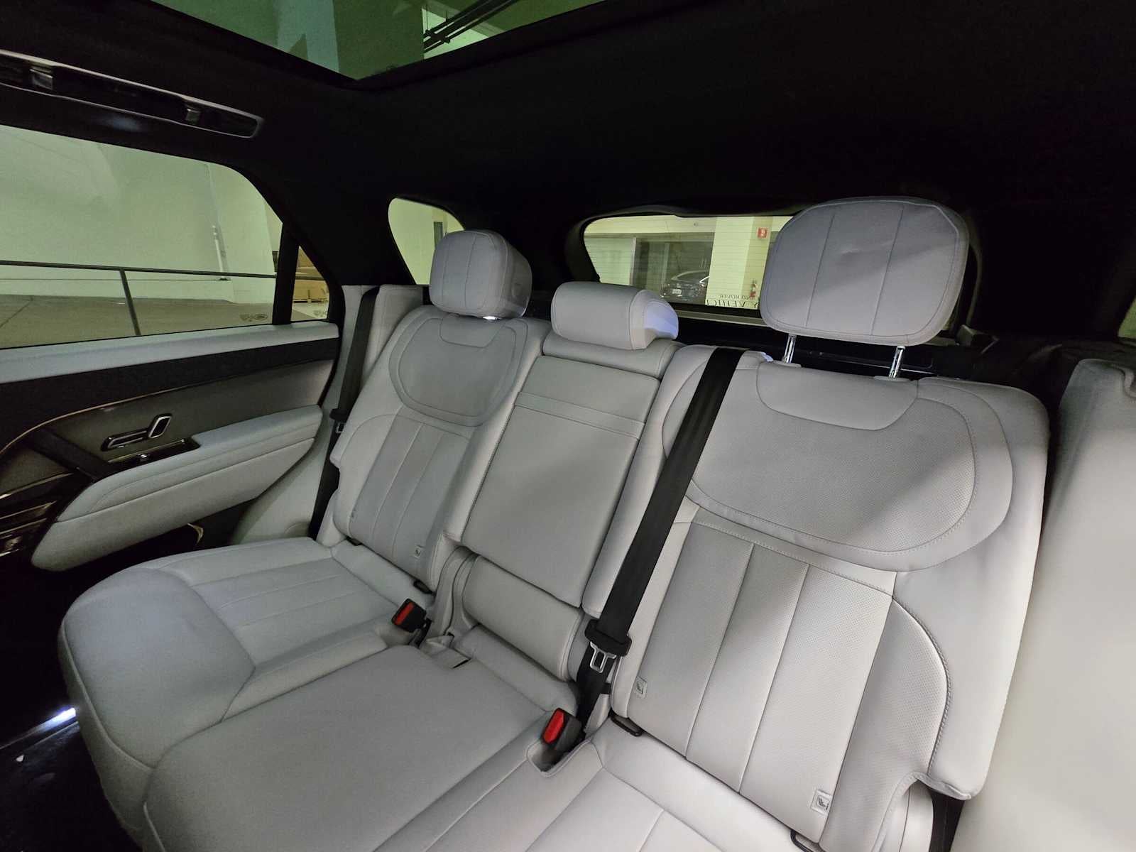 2025 Land Rover Range Rover Sport SE