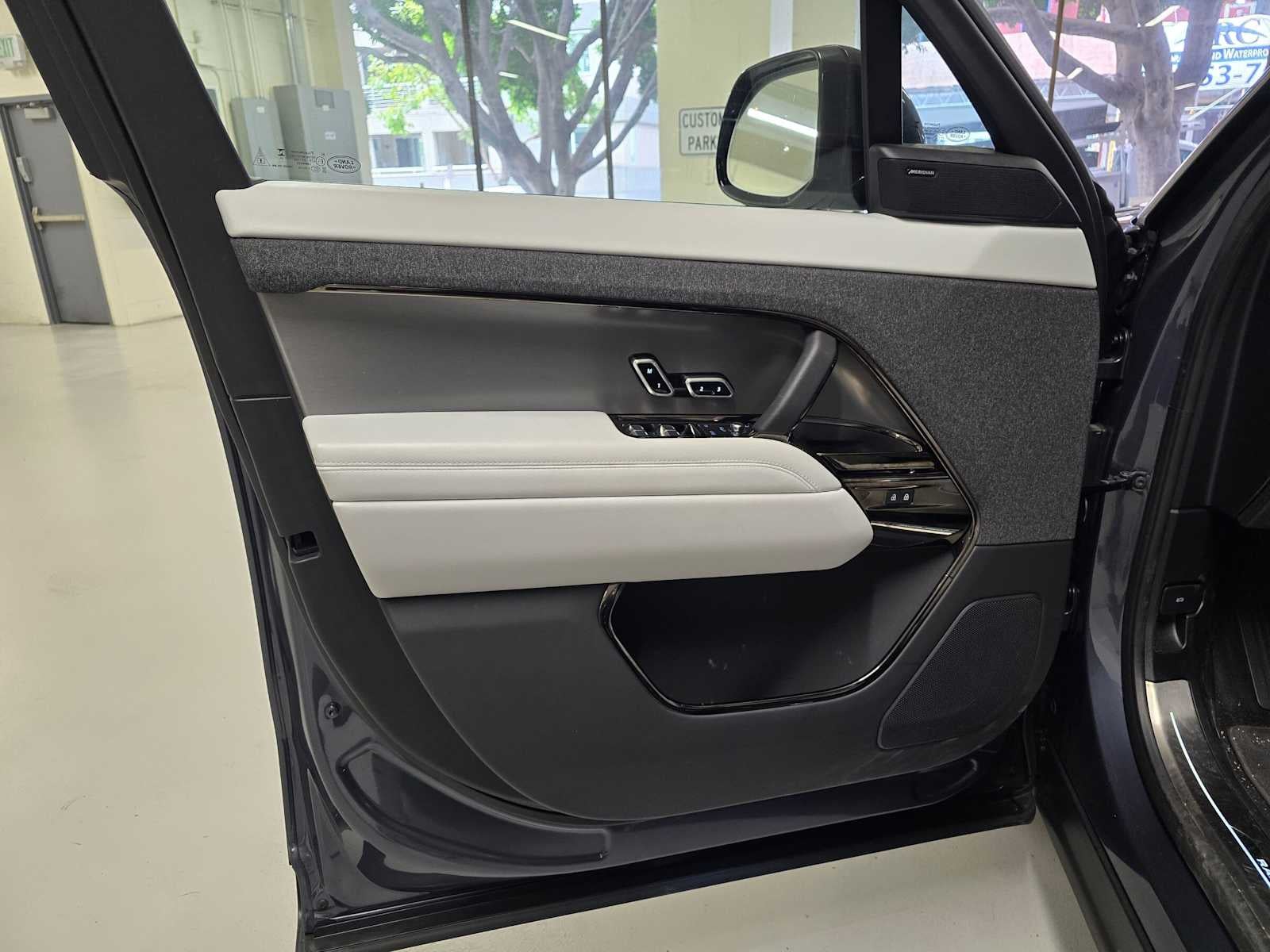 2025 Land Rover Range Rover Sport SE