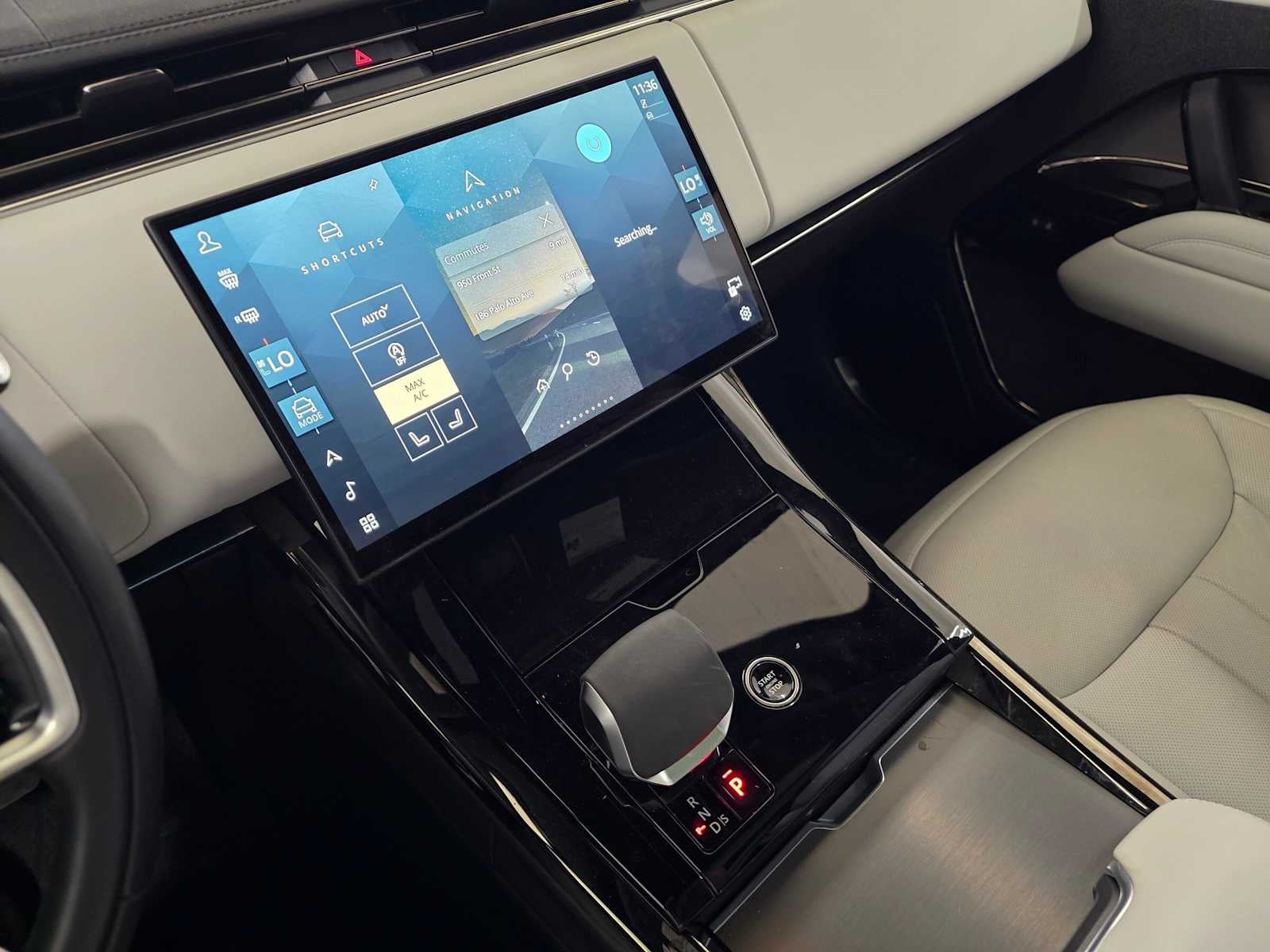 2025 Land Rover Range Rover Sport SE