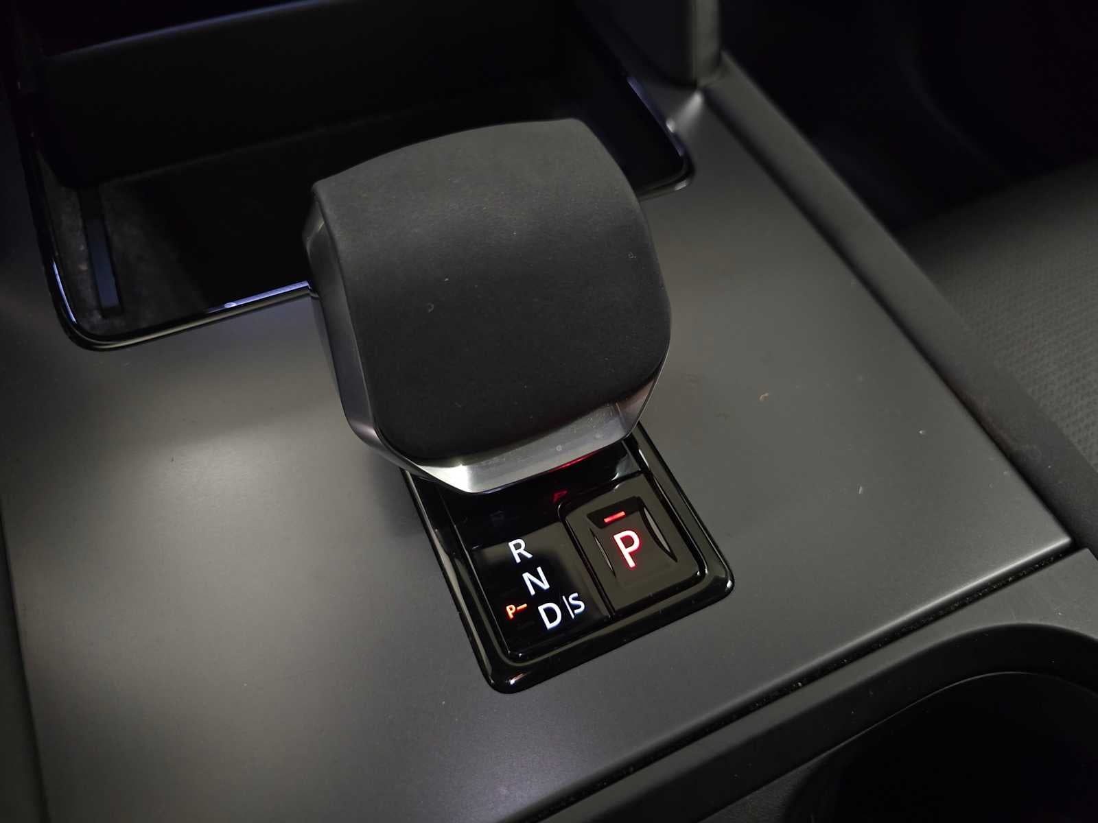 2025 Land Rover Discovery Sport S