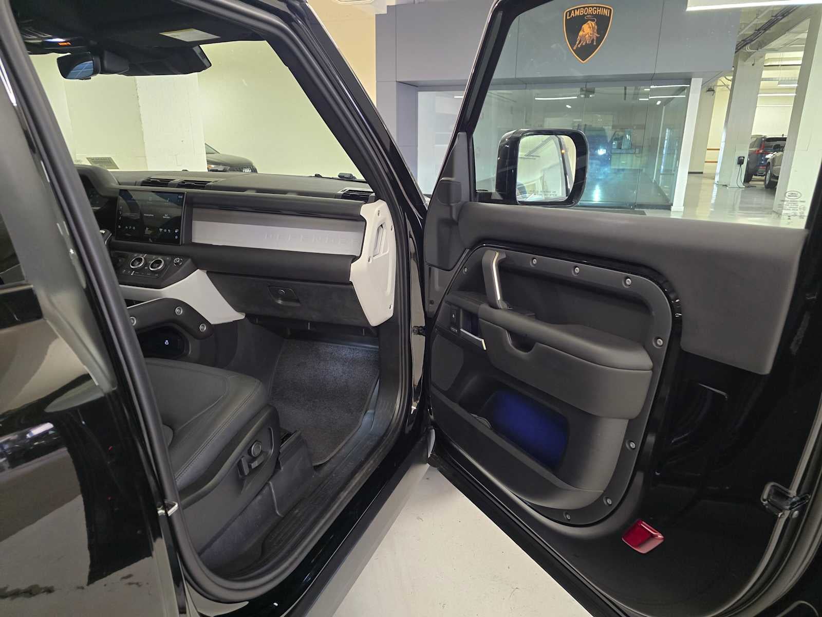 2025 Land Rover Defender X-Dynamic SE 90 P400