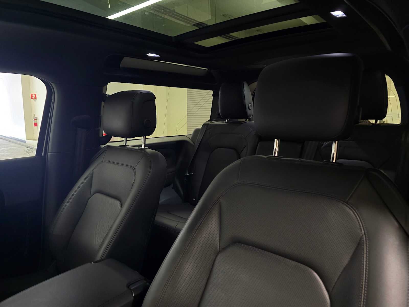 2025 Land Rover Defender X-Dynamic SE 90 P400