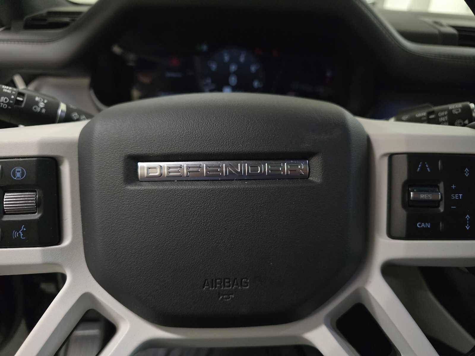 2025 Land Rover Defender X-Dynamic SE 90 P400