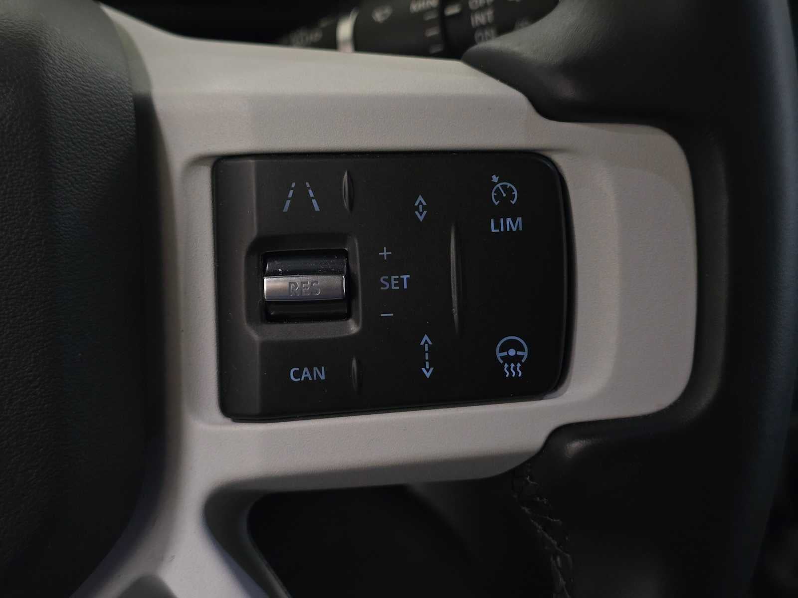 2025 Land Rover Defender X-Dynamic SE 90 P400