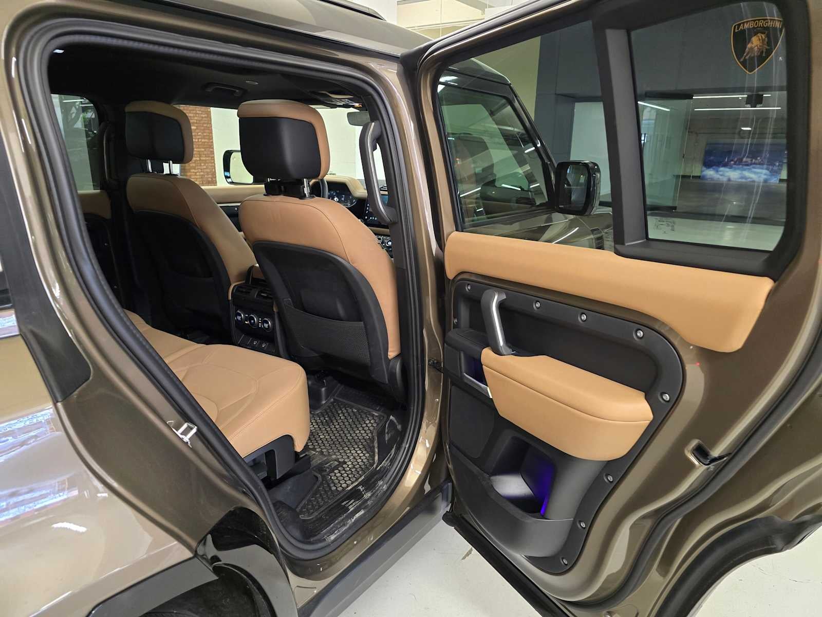 2025 Land Rover Defender X-Dynamic SE 110 P400